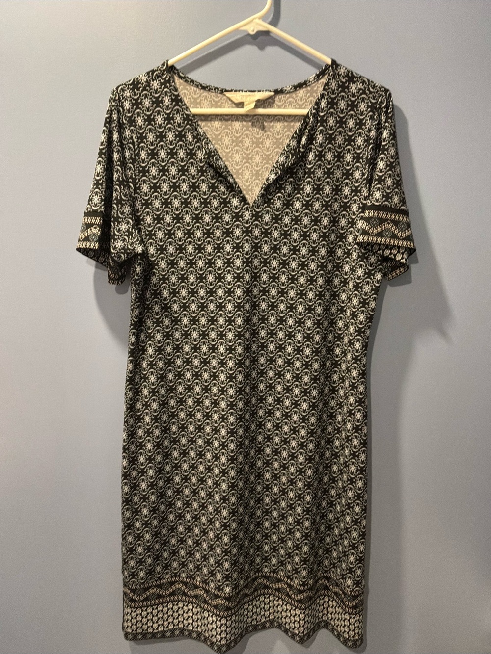 🚘MAGNOLIA GRACEBlack Split-Neck Dress with Patterned Boarder